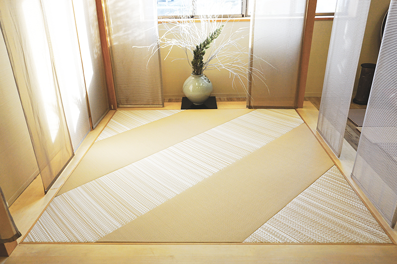 機能性だけでなく、和室はもちろん、洋室の床にも爽やかな畳でデザイン。仕上げ材は約50種類あり、組み合わせでオリジナルデザインで製作することができる。