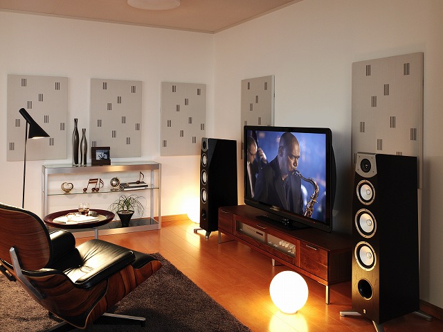 ホームシアターやオーディオルームとして利用すれば、サラウンドスピーカーの音まで、音源に忠実で定位のよい音で表現できる。