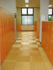最も高品質であるといわれているセガ籐を使用しており、吸放湿に優れ素足などで肌触りがよく、涼しげなさわやかさが特長。脱衣場、小上がりなどに最適。