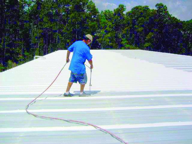 工場などの広い屋根の防水・遮熱を同時に短期間に施工することができ、コスト的にも優れたパフォーマンスを発揮する。