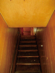 小屋裏への階段