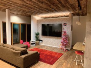 お子様のちょっとした勉強や読書の場所として、リビング横にカウンターを造作。