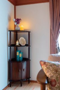 手持ちのコーナーシェルフに豊かな暮らしを演出