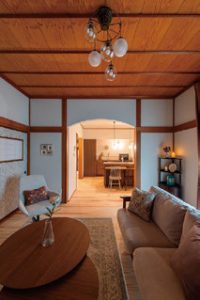 真壁、竿縁天井を生かした女性的なレトロモダン2