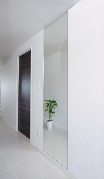 ノンフレーム　小口磨き　W600xH2150（巾木上から天井までのイメージ）参考価格　ミラー\63,500　　　　　施工費\34,000