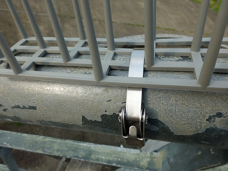 ボンド、ビス、クランプ、ステンレスバンド等を使用し、さまざまな場所に設置可能。