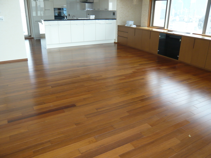 戸建住宅のリビング・キッチン 品番No.10　T10×W90×L909mm ソリッド材 ウレタンクリア塗装製品