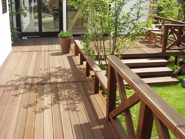 ウリンのウッドデッキ