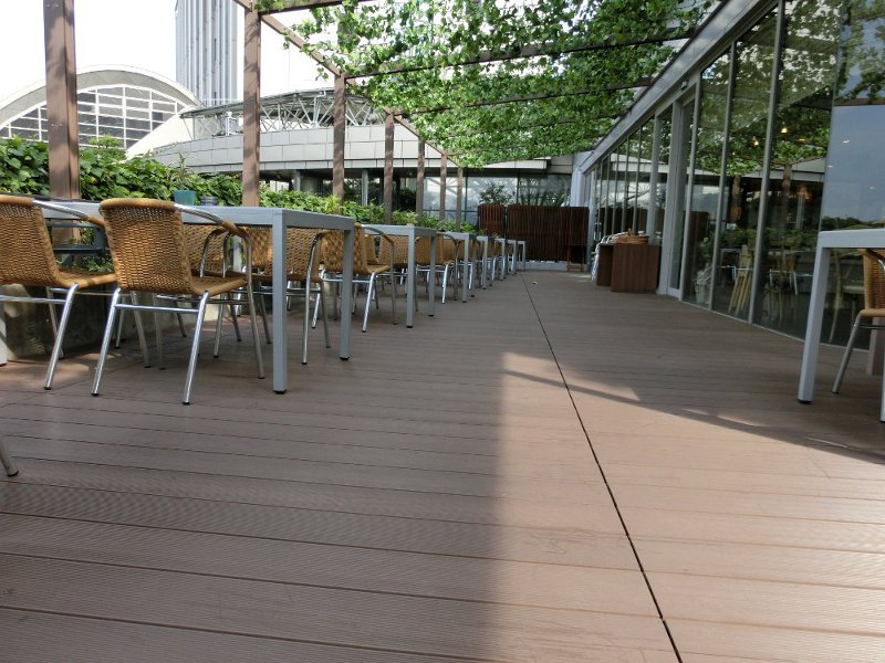 ウリンの他、低価格の人工木「ERデッキ」も用意。詳しくは要問い合わせ。