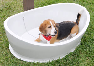 別売品。ペットが洗える大きく深めの水受けパン。FRP製(ゲルコート仕上げ)。陶器の風合い。大きさW1030×D725×H325mm。価格109,250円(税抜)。