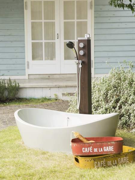 ペット、靴、野菜などを洗ったり、子供たちのシャワー等、いろいろな用途に使える。