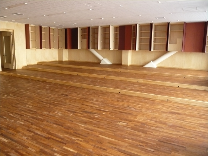 文教施設エントランス部施工例 品番　No.9-&#9318; T15(12+3)×W114(3J)×L909mm 土足対応、チークオイル塗装製品