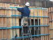 型枠支保工として、鋼製単管と併用できるため、更新ごとに徐々に導入可能。付着したセメントも簡単に取れる。