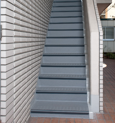 ロンステップME けこみ一体型エンボス防滑タイプ