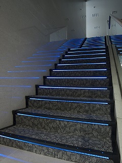 ハイステップ・ルナ（LED照明付）