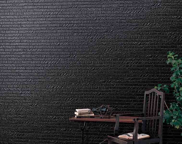 すっきりとした目地がモダンな石積調の「トロワF」。3種類のテクスチャーをミックスさせることで陰影感を演出する、単色でも見栄えのよいデザイン。