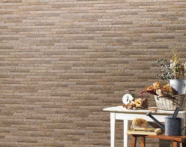 シックなブラウン色をはじめ、繊細な石の素材感を感じる3色をラインナップした「トロワSF」。iD塗装ならではの多色感が程よい個性を演出する。