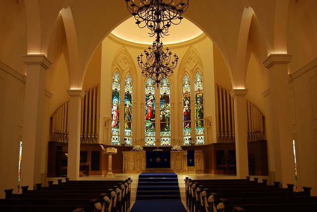 東京「アニヴェルセル豊洲チャペル」 アンティークステンドグラス 作品名：マリアとヨセフの結婚