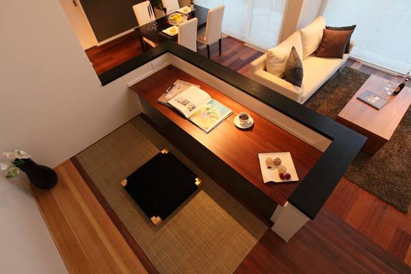 着色する場合は下塗りにBLデコールを塗装。カウンターなどの着色仕上げの上塗りにも最適。