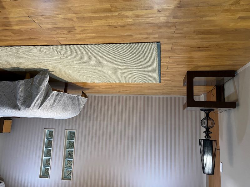 ＜施工例：ラバーウッド　ハニー＞
明るいブラウンの着色塗装仕上げ