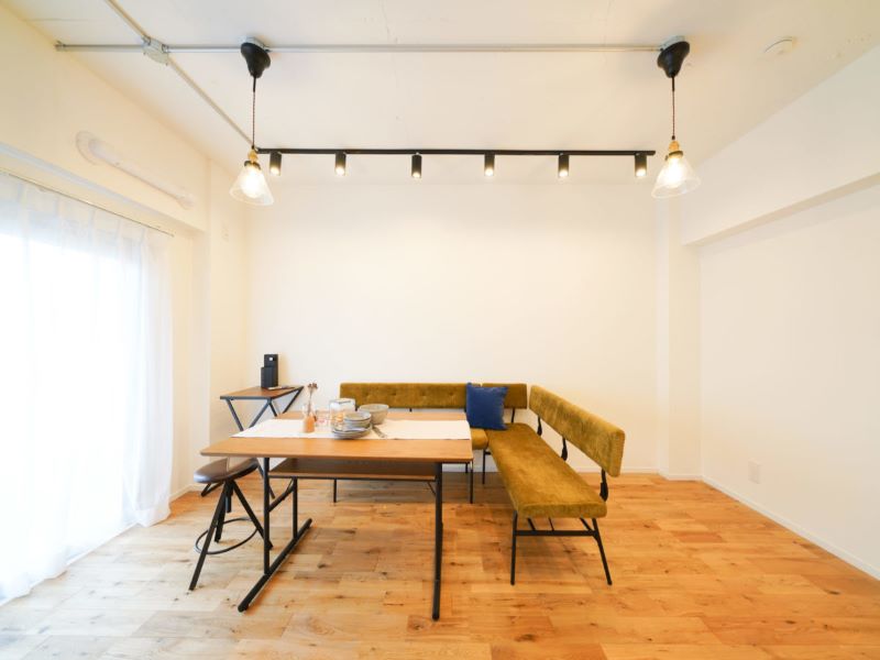 ＜施工例：オーク　クラスラスティック＞
ウッディ感の出るフローリングでナチュラルな空間に仕上がる。


