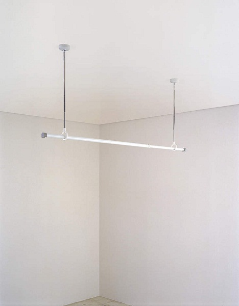 直付簡易タイプ 生活に影響の少ない天井面を使用した違和感のないコンパクトデザイン。