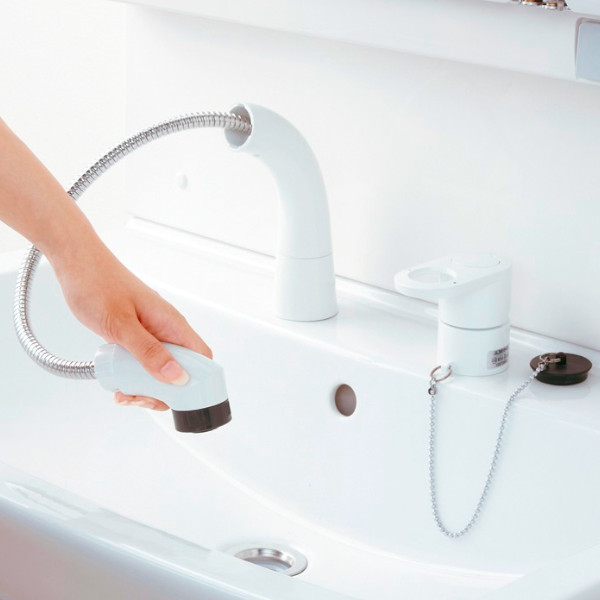 水栓はシャワータイプ