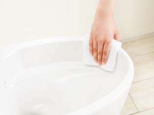 便器先端のフチを薄くしたフロントスリムを採用。フチなしで掃除が容易。