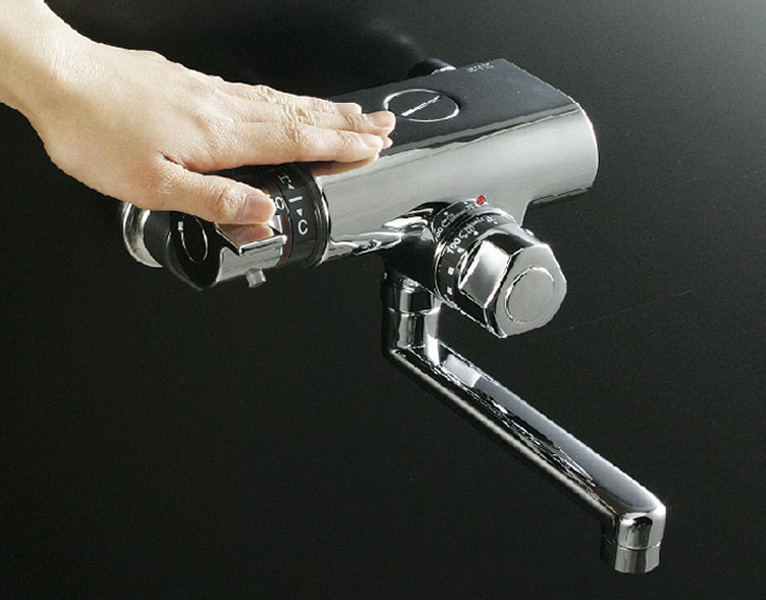 触れても熱くない安心設計ボディ