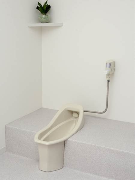 LJ-660（水道直結方式和式便器）　
定価125,500円