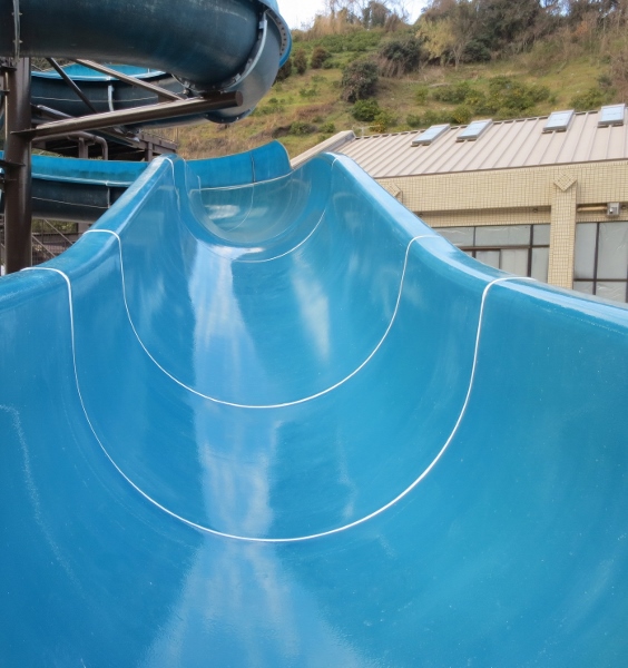 ウオータースライダーFRP面の仕上げ
