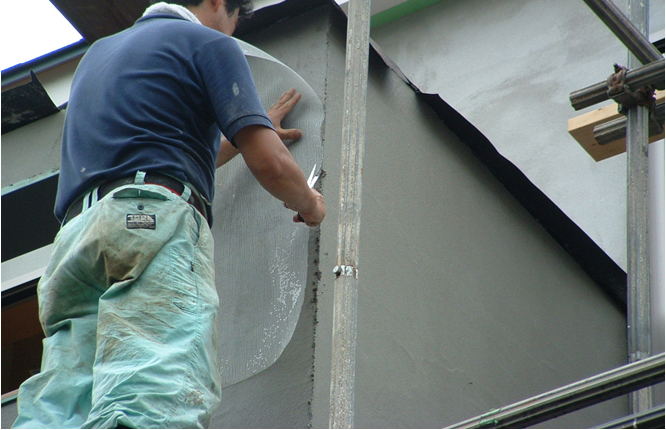 ハサミ・カッターで簡単にカットでき、しなやかなため施工性に優れている。