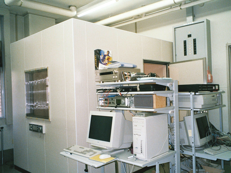 納入事例　脳波測定室　電磁シールド仕様　C大学研究室