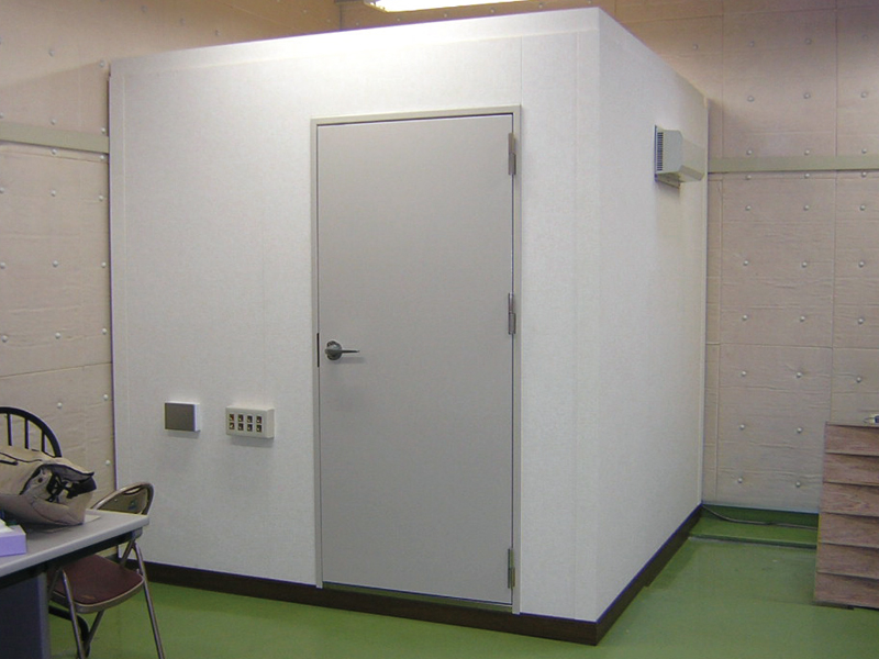 納入事例　精密工学実験室　D大学研究室