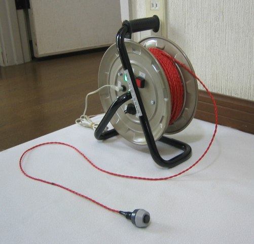 リール式火災報知器。 リールに火災感知線を装着し、ベルを取り付けた移動式。