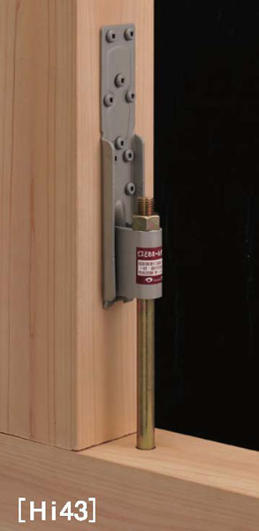 横架材から金物までの寸法（締め代）は100mm以上を確保すること。