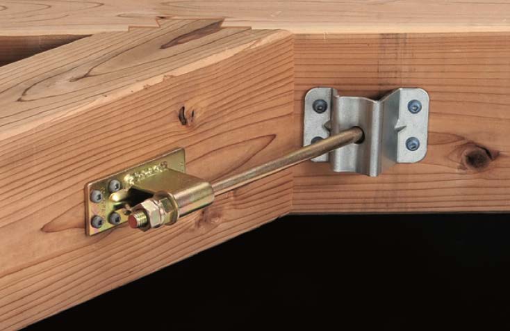 平面の床梁の斜め梁に取り付けができる（45度～90度）。 横架材と斜め梁の広い角度側に施工すること。