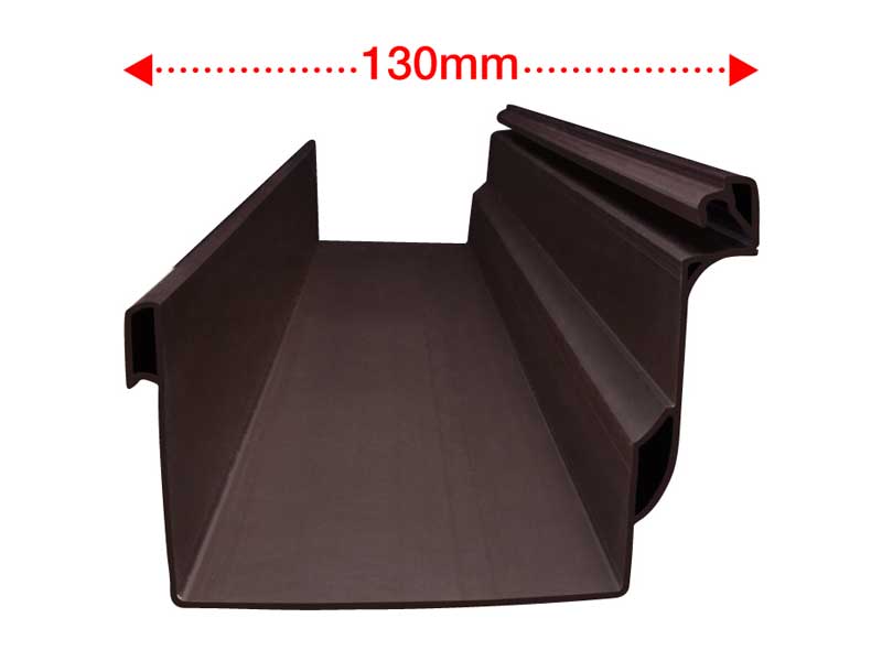 のきといの上面幅は１３０㎜。ワイドな設計で高い排水力を確保。和風でも洋風でも多様な屋根材に、美しい納まりを実現。