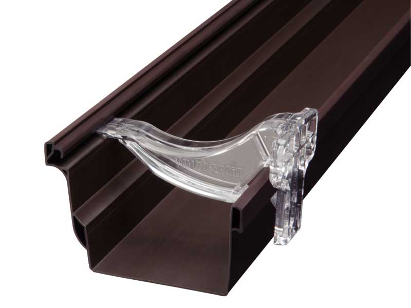 硬質塩化ビニル素材の切断性は高く、前耳も取り付けやすい形状に変更。積雪や強風にも外れにくい設計。