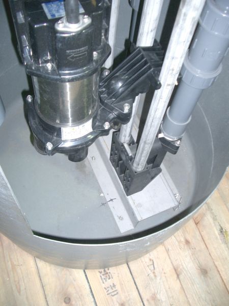 FRP製ポンプ槽 底部部分写真