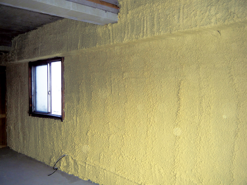 ［壁断熱］木造住宅・マンション等の壁面へ断熱施工。結露防止・吸音にも効果的。 対象物件：木造住宅（在来軸組）RC造、鉄骨造、プレハブ造、2×4。