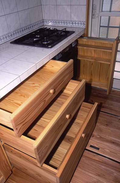 ・屋内用・木部同士、木部と石膏ボード、木部とコルク・塗布面積(1kgで約10平米) ・成分 膠、岩手県産木酢液、青森ひば油、米油、ひば水、木質セルロース