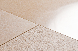 堆積岩の中の石灰岩は、フランス、スペイン、ポルトガル等の南ヨーロッパで利用された建築物が多いことが有名。 落ち着いた表情と質感を持ち、石材の美しさ、柔らかさ、優しさを併せ持つ。