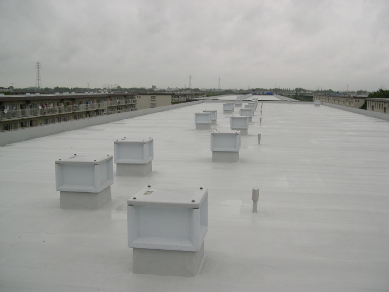 小型ハトコット P型は、マンションの屋上に好適。
大規模修繕時の再利用も容易。実績の1/3は集合住宅。