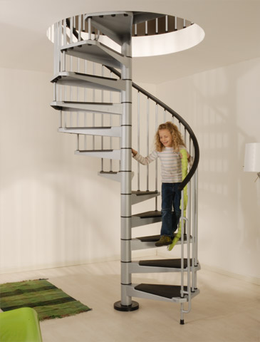 イタリア製ならではのシンプルモダンなデザインのスチール製スパイラル階段「CIVIK」。