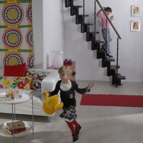 デザイン性が高く省スペース階段はロフトにも最適。
人間工学に基づいた設計でコンパクトでも安心して使用できる。