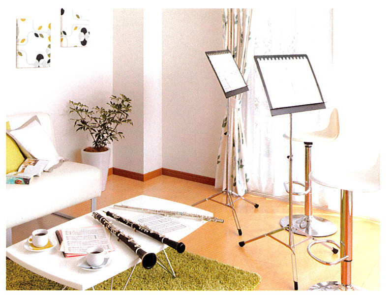 明るいカラーでコーディネートされたレッスンルーム