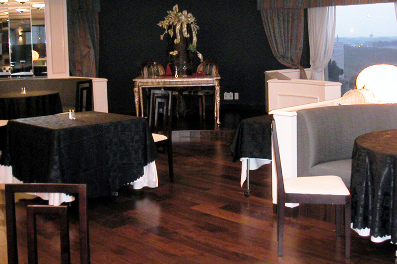 オッティモ　樹種：ウォールナット 仕上げ：クリアUVウレタン