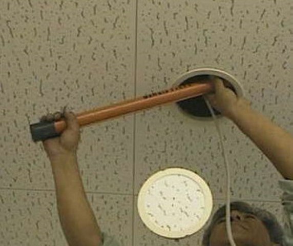 シーリングホールの天井裏配線工事