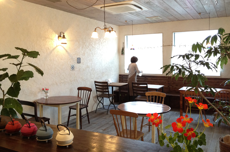 グレイウッドはアメリカの公的地域で使用されていた木材であり、科学薬品や塗料がを一切含まない自然なものとして内装材にしても安心して使用可能。（不燃処理可）